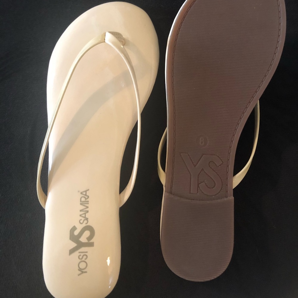 Women’s flip flops sz 8